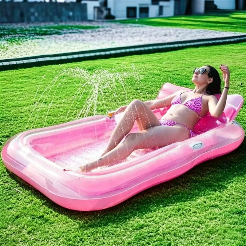 🥳 2026 HEISSER VERKAUF 🥳 💞 50K+ VERKAUFT! 😎 💦 50% RABATT! Aufblasbare Bräu-Liege – Automatische Sprühkühlung, abnehmbares Kissen, Getränkehalter, Sicherheitsgriffe. Für 2 Erwachsene (158 kg). Ideal für Garten & Strand! 🏖️ 🌞