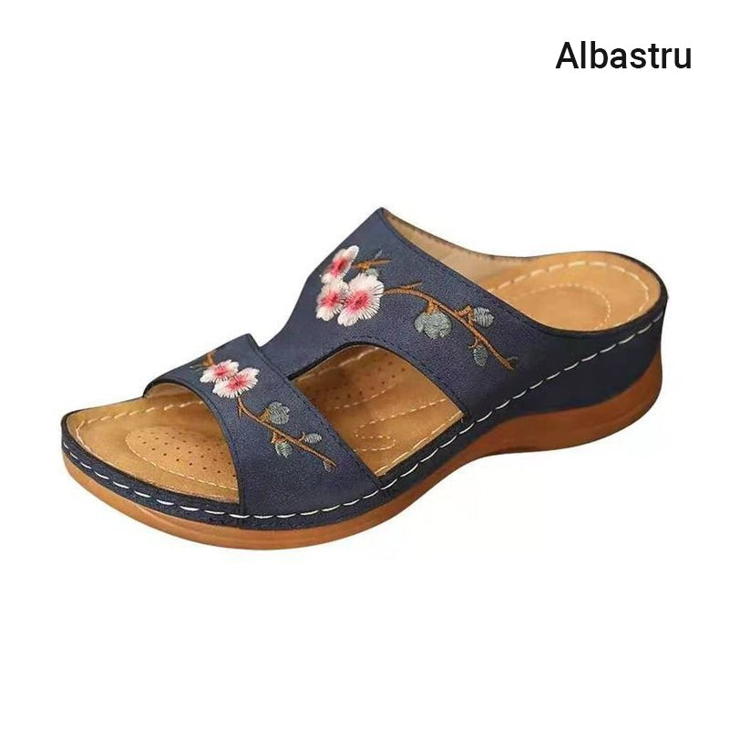 🌸 LIMITED-TIME 50% OFF! ✨ Damen-Plateau-Zehensteg-Pantoletten – Bequem, vielseitig, mit Blumenakzent 🩴