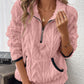 Sweatshirt mit flauschiger Tasche und halbem Reißverschluss