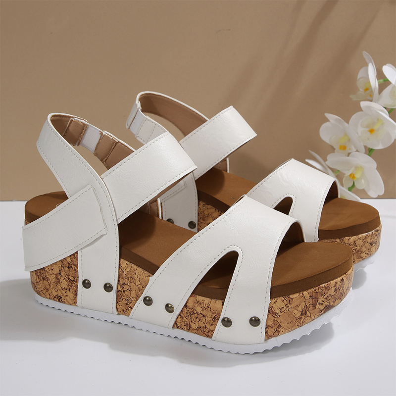 Bequeme Freizeit-Keilabsatz-Sandalen mit Nieten