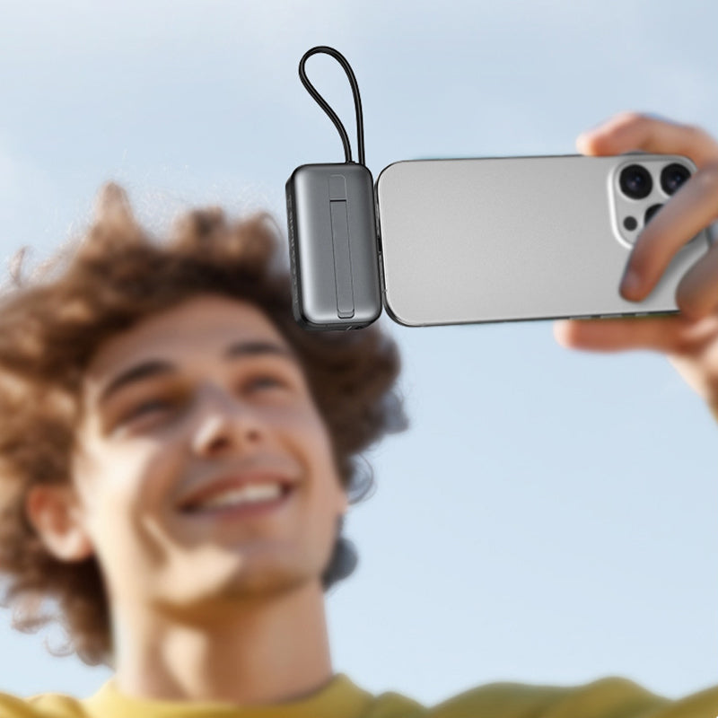 🌞⚡3-in-1 Magnetische Mini Powerbank – Integrierte Kabel & Drehstecker – 5000 mAh – Kabelloses Laden für iPhone, Watch & Android – Ultra kompakt