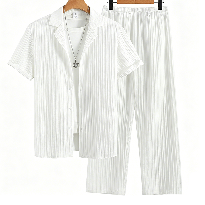 Herren-Hemd und Hose mit Rippstruktur