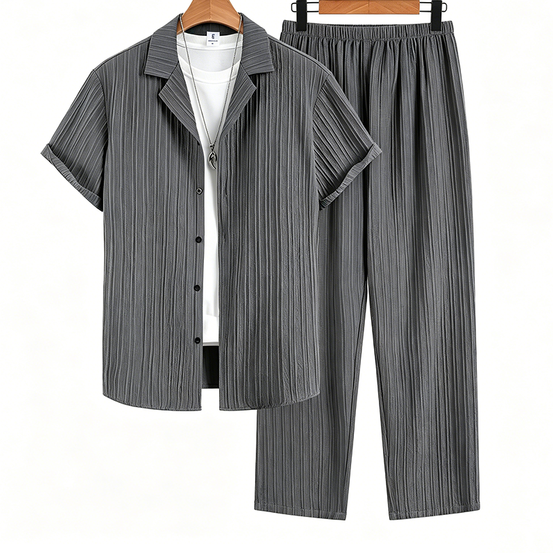 Herren-Hemd und Hose mit Rippstruktur
