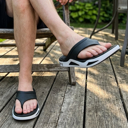 👡🌞 50% RABATT! Herren lässige rutschfeste Flip-Flops – Bequem, leicht & perfekt für Strand, Pool & Alltag 🏖️